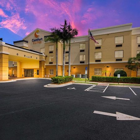 Comfort Suites Vero Beach I-95 מראה חיצוני תמונה