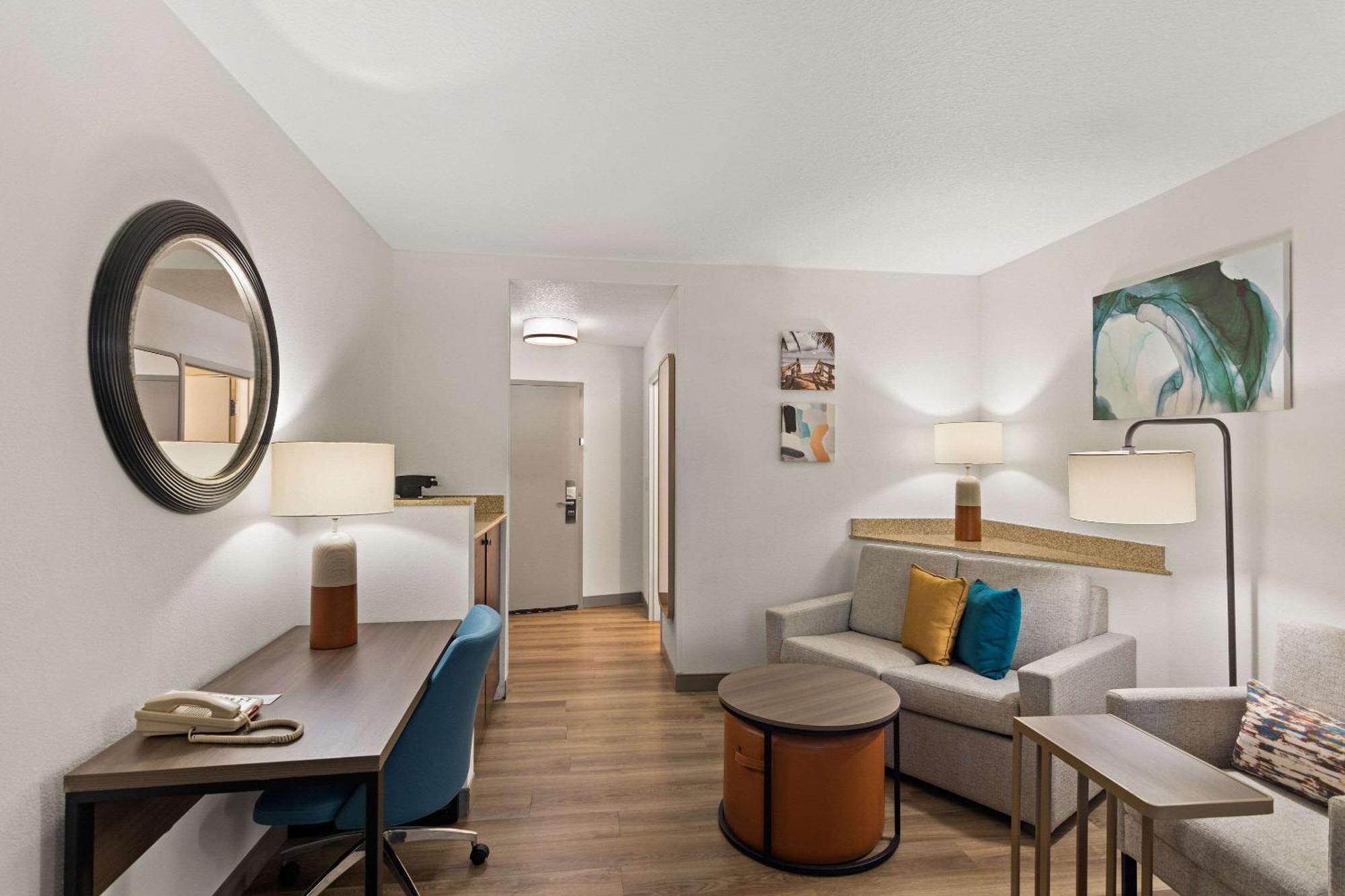 Comfort Suites Vero Beach I-95 מראה חיצוני תמונה