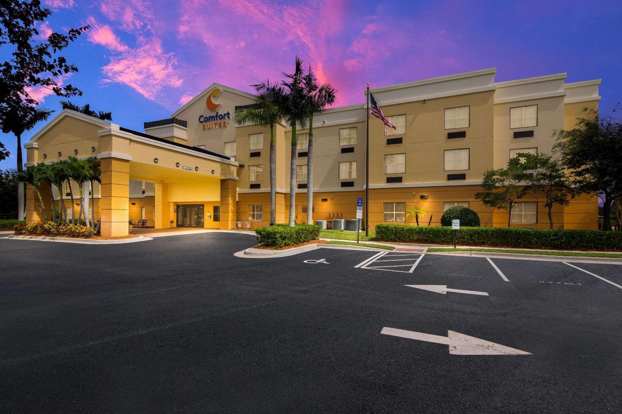 Comfort Suites Vero Beach I-95 מראה חיצוני תמונה