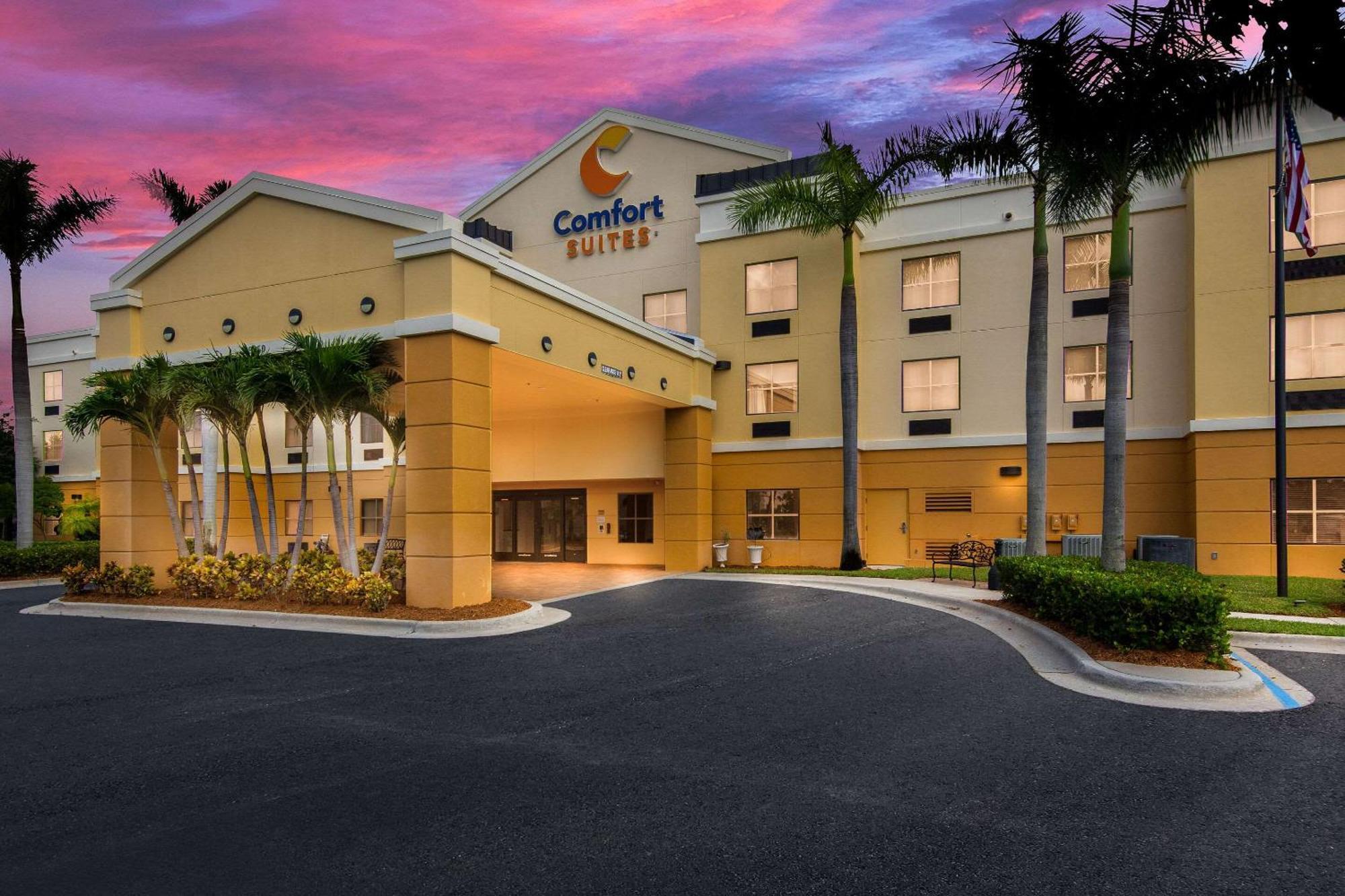 Comfort Suites Vero Beach I-95 מראה חיצוני תמונה